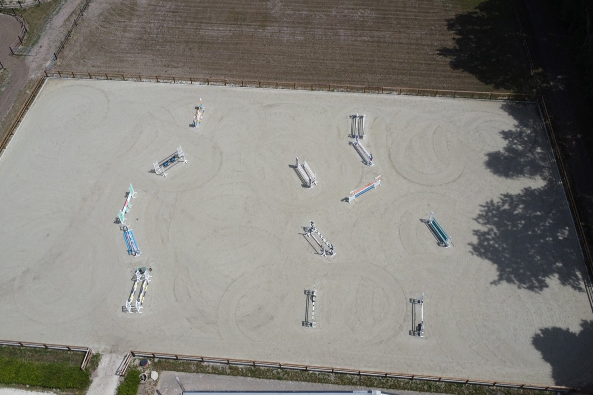 Außenplatz der Reitanlage in Wallenhorst-Hollage von oben